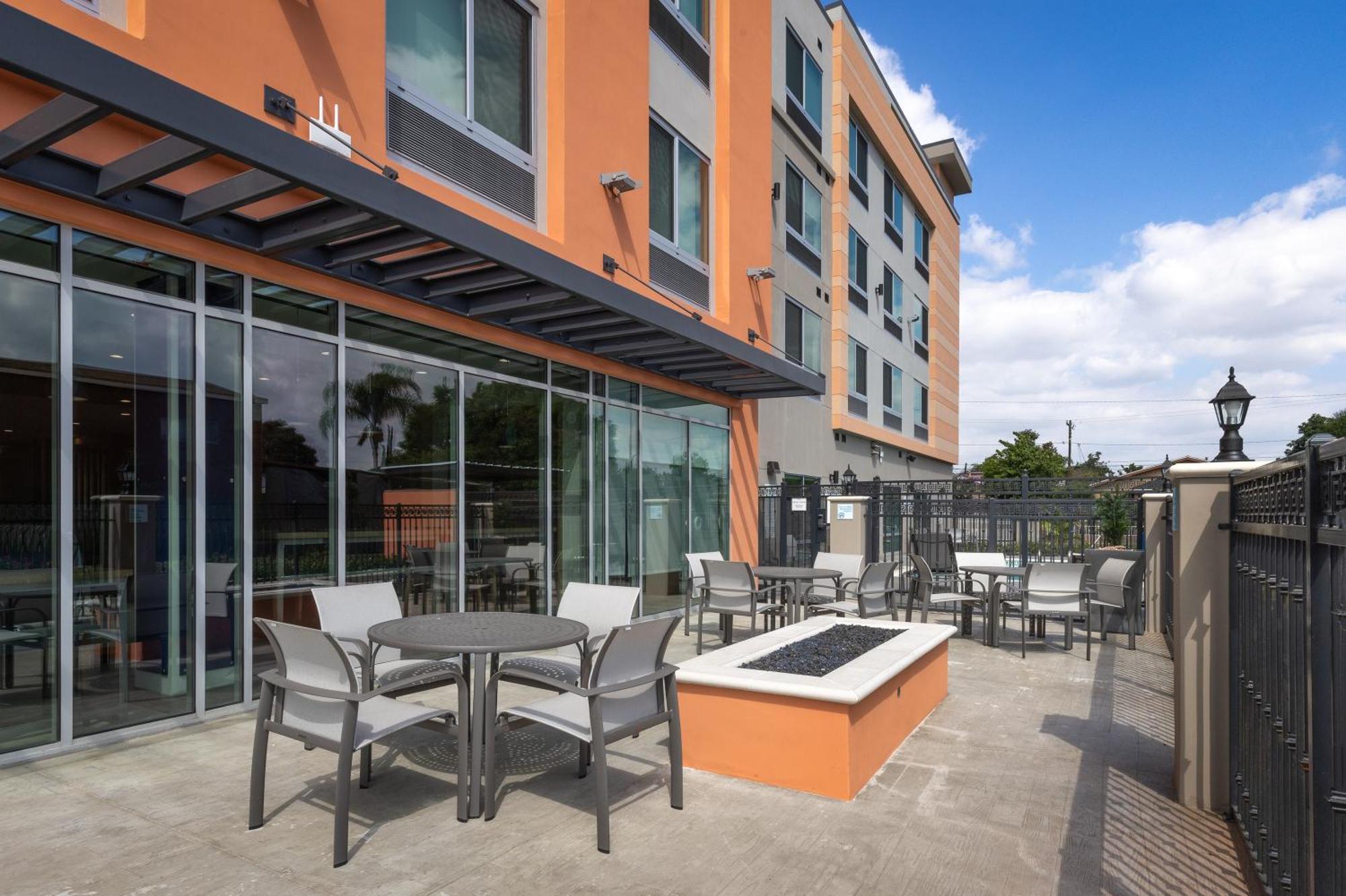 Holiday Inn Express & Suites - Hawaiian Gardens By Ihg المظهر الخارجي الصورة